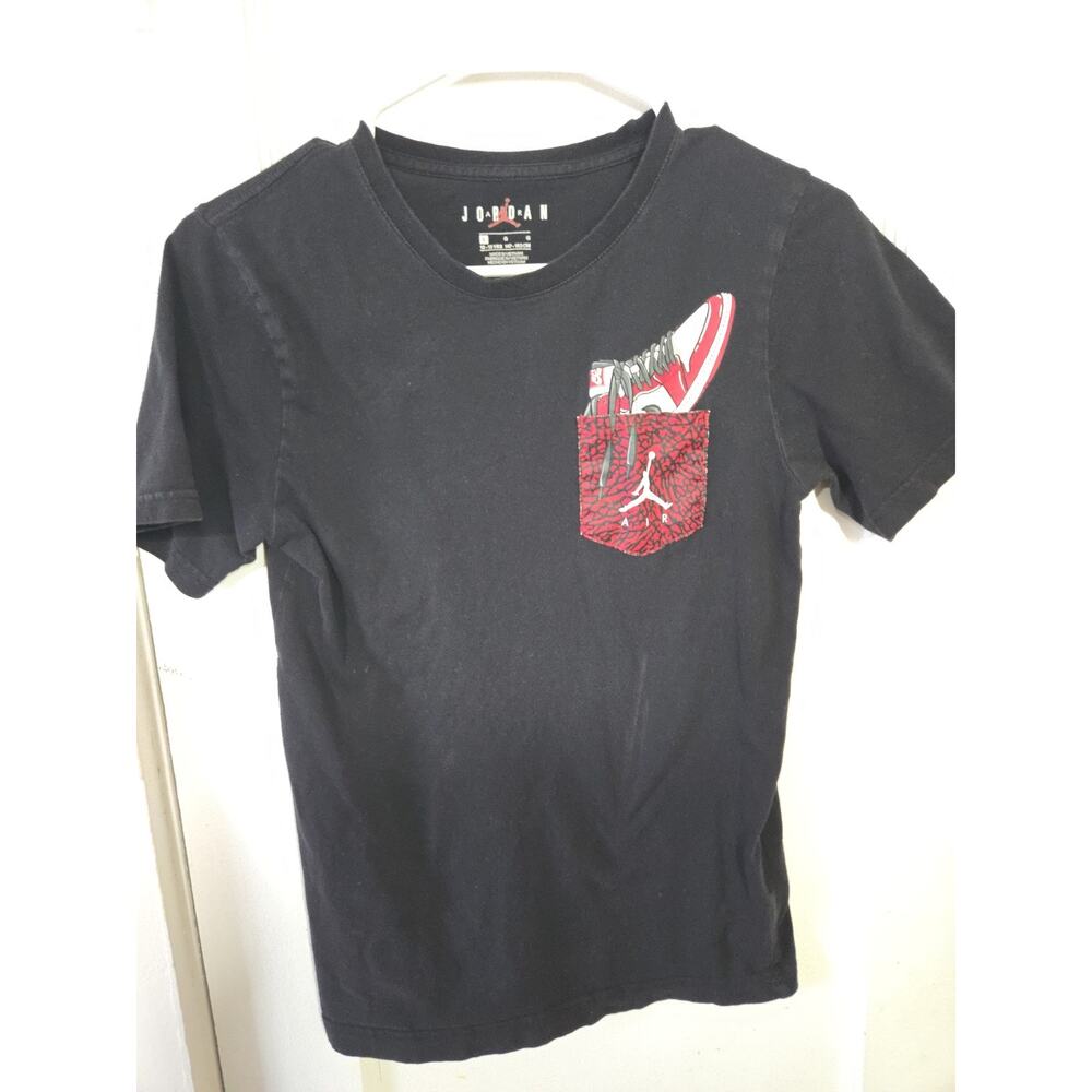 Air Jordan Youth Large Graphic T-Shirt for Boys Ages 10–13 Black Sneaker Pocket